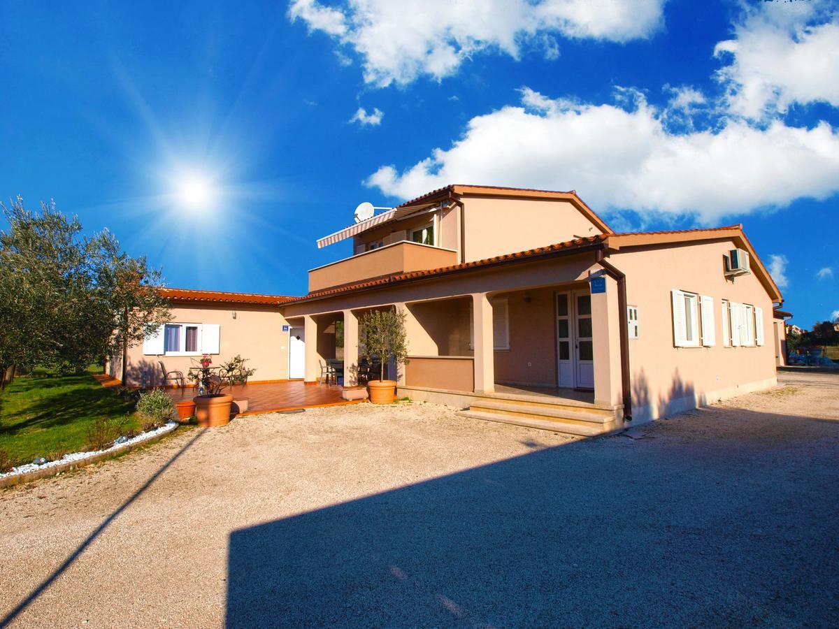 Apartments Iva 1534 Pula Exterior photo