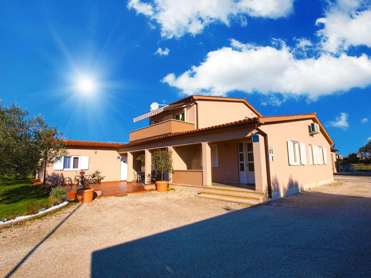 Apartments Iva 1534 Pula Exterior photo